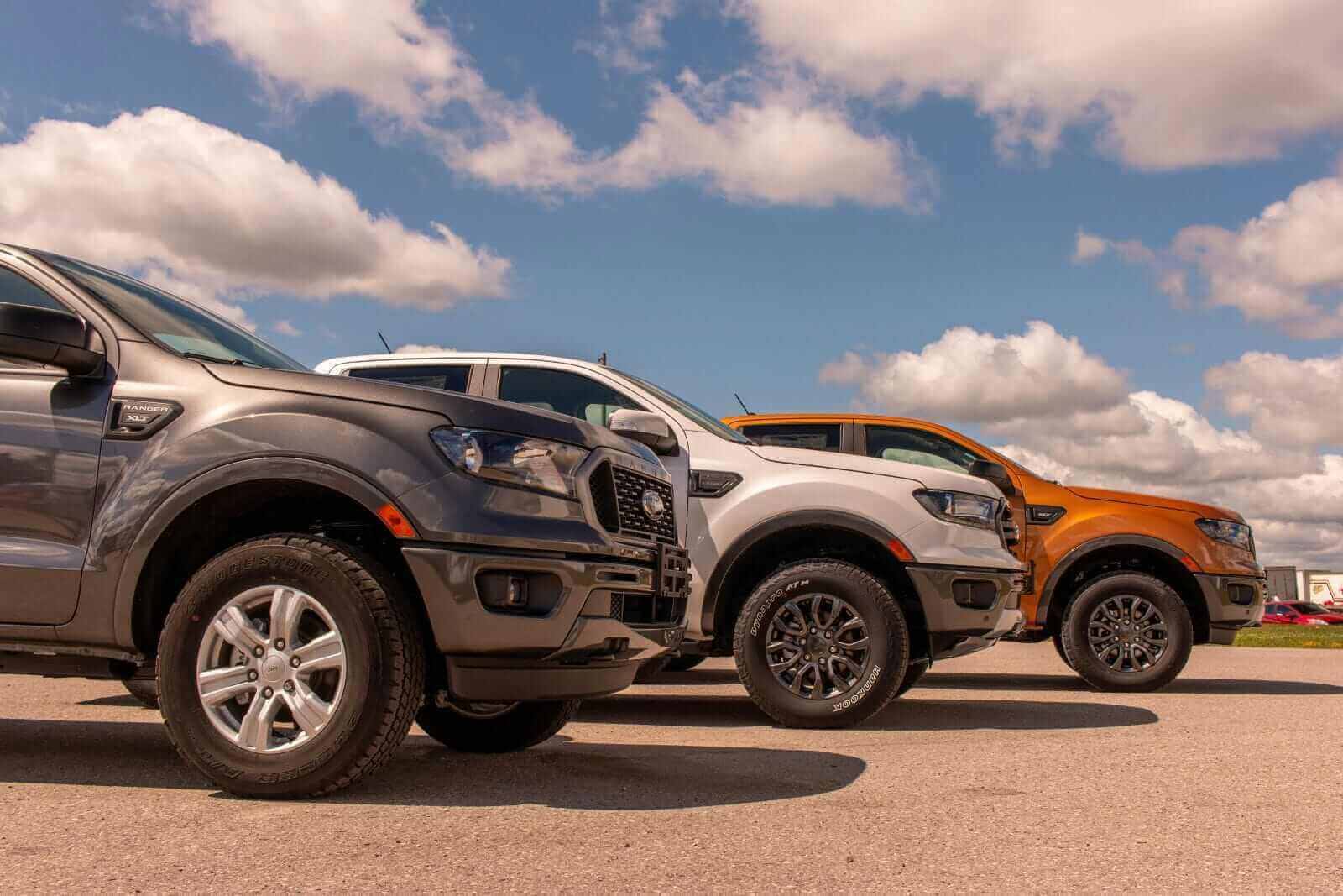 Cars lined up by Dylan McLeod via Unsplash